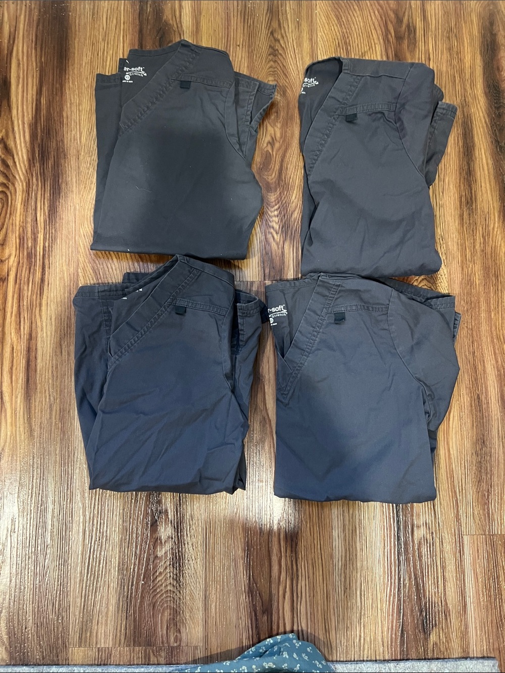 Butter soft Stretch V-neck Scrub Top bundle of 4 - Picture 3 of 3